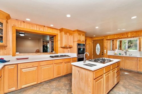 1300 Malabar Way, Big Bear City CA  92314-9216 exterior