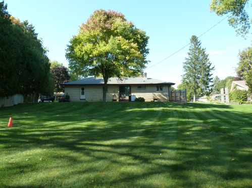 4049 Maple Grove Dr, Hubertus WI  53033-9716 exterior
