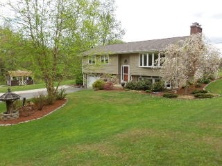 19 School Rd, Manchester, CT 06043-7813