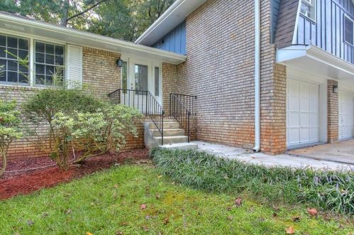 374 Barbashela Dr, Stone Mountain, GA 30088-1106