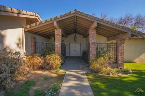 304 Haggin St, Bakersfield, CA 93309-1972
