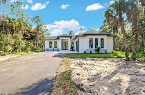 4332 4th Ave, Naples, FL 34117-9001