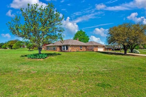 147 Meadowbrook Dr, Pottsboro, TX 75076-9520