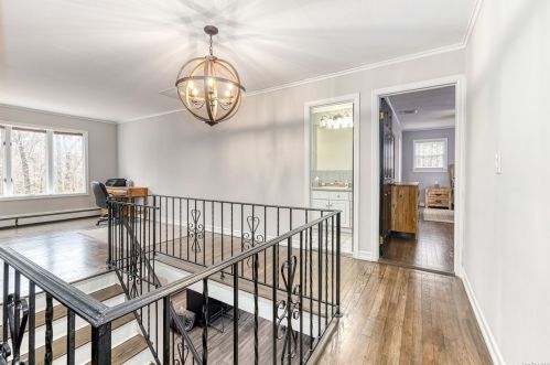 17 Harbor Oaks Dr, San Remo NY  11754-1012 exterior