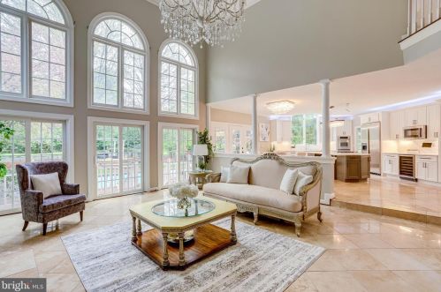 10108 Nedra Dr, Great Falls VA  22066-2835 exterior