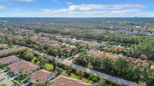 5690 Lago Villaggio Way, Naples FL  34104-5739 exterior