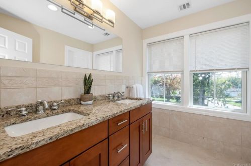 3 Stratford Rd, New Rochelle NY  10804-2519 exterior