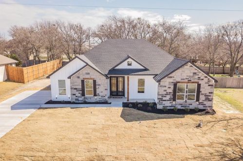 5619 Hanna Ct, Fort Worth, TX 76126-6339