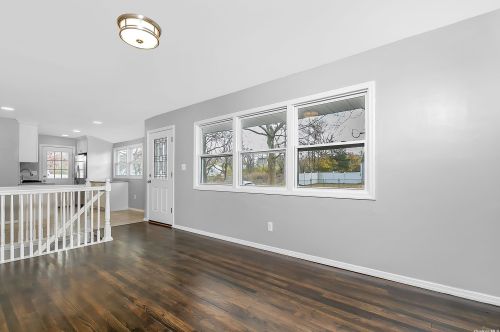 49 Cedar St, Central Islip, NY 11722-4140