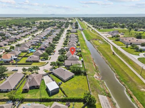 657 26th Ave, Texas City, TX 77590-2024