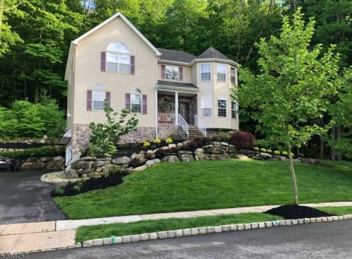 11 Cedar Ct, Hackettstown NJ  07840-2850 exterior