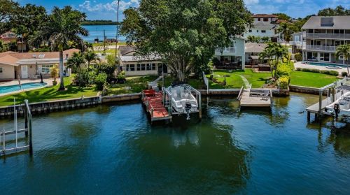 1921 Arrowhead Dr, Saint Petersburg, FL 33703-1903