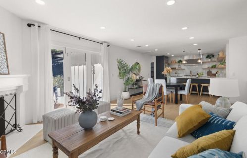 12432 La Maida St, North Hollywood CA  91607-3507 exterior