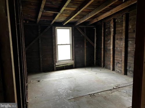 42 Oak St, Norristown PA  19401-4044 exterior