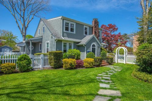 1316 Windsor Ave, Bayshore, NY 11706-4808