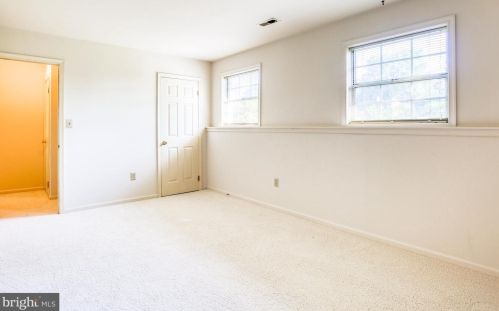 27 Cloverdale Pl, Charles Town WV  25414-4033 exterior