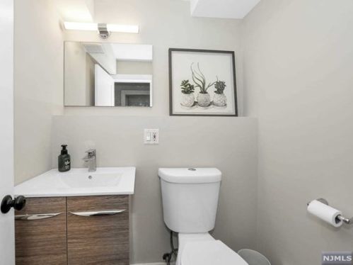 12 Pawnee Ave, Oakland NJ  07436-3019 exterior