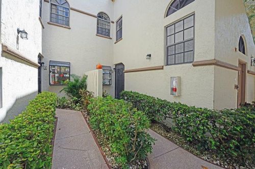 5154 Floria Dr, Boynton Beach, FL 33437-5217