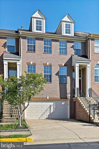 2660 Logan Wood Dr, Herndon VA  20171-4366 exterior