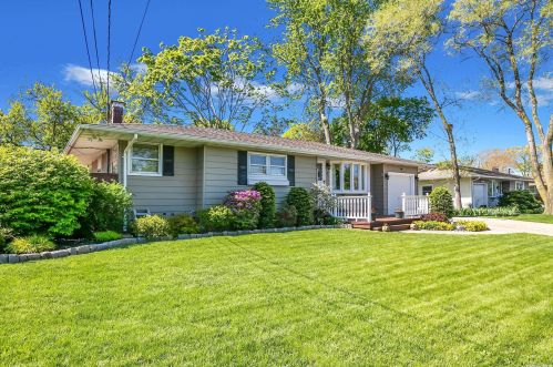 8 Jefferson Ave, South Setauket, NY 11720-3208