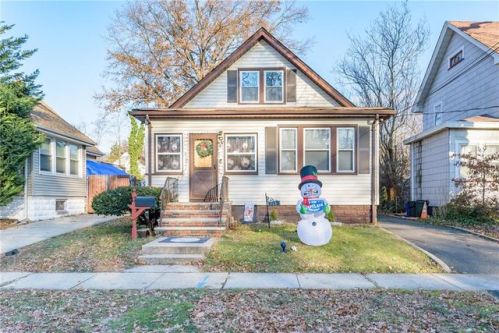 915 Drake Ave, Roselle, NJ 07203-2219