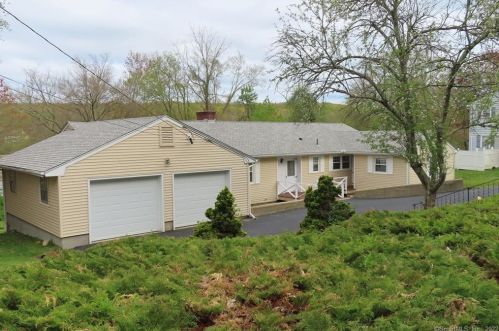 21 Heritage Rd, East Lyme, CT 06333-1107