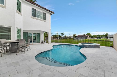 4030 Artesa Dr, Boynton Beach FL  33436-2628 exterior