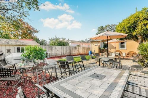 2708 Humboldt Ave, Oakland CA  94602-3635 exterior