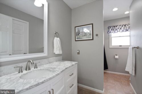 1199 Crestwood Dr, Pottstown PA 19464-2931 exterior