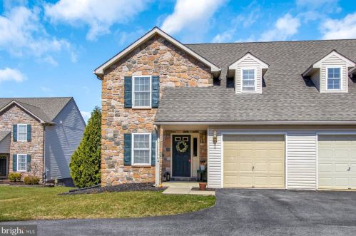 423 Schaeffer Rd, Blandon, PA 19510-9419