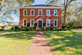1581 Woodspointe Cir, Mobile, AL 36609-2821
