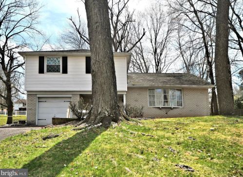 47 Rambler Dr, Southampton, PA 18966-2034
