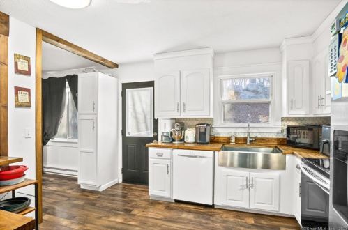 1554 Route 12, Gales Ferry CT  06335-1838 exterior