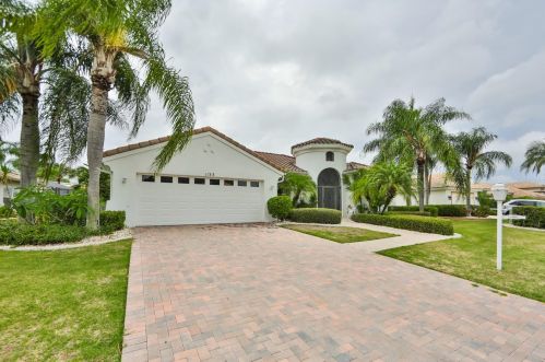 1135 Signature Dr, Ruskin, FL 33573-4414