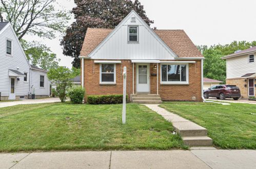 8912 Auer Ave, Milwaukee WI  53222-3624 exterior