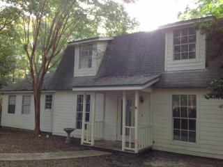 1854 Folkstone Rd, Tallahassee, FL 32312-4001