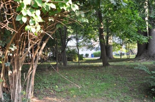 450 Riverview Dr, Paterson NJ  07512-2319 exterior