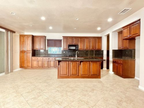 37245 Parkway Dr, Beaumont CA  92223-8104 exterior