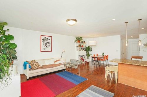 100-12 Shore Front Pkwy, Far Rockaway NY  11694-0012 exterior