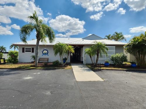 848 Yacht Club Way, Moore Haven FL  33471-2822 exterior