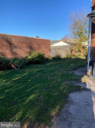 216 Maple Ter, Ardmore PA  19003-1318 exterior