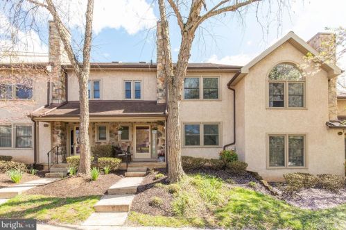 47 Woodstream Dr, Wayne, PA