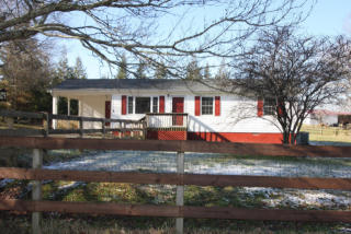 350 Lake Shore Dr, Wartburg, TN 37887-3145