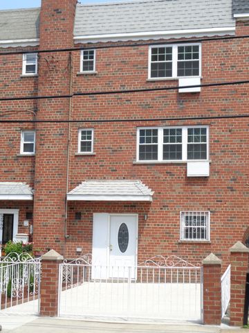 2958 Radcliff Ave, Bronx, NY 10469-3915