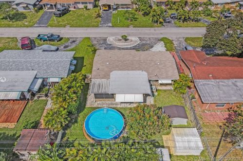 8490 10th St, Hollywood FL  33024-4939 exterior