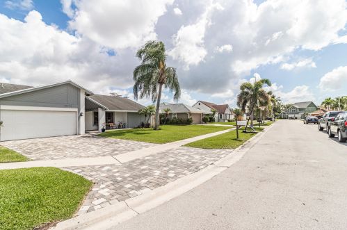 10770 Cambay Cir, Boynton Beach, FL 33437-3218