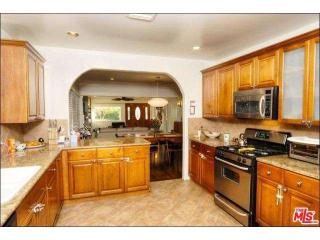 239 Ridgewood Pl, Los Angeles CA  90004-4004 exterior