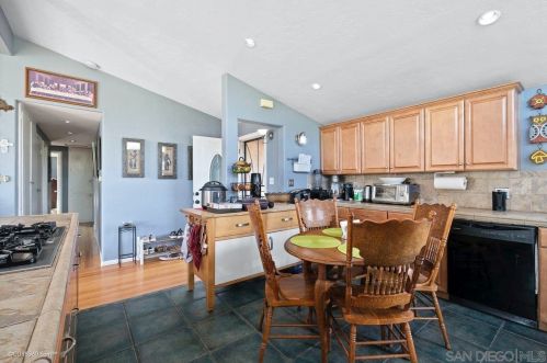 5525 Brunswick Ave, San Diego CA 92120-1830 exterior