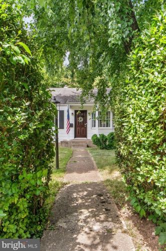 1907 Ware Rd, Falls Church, VA 22043-1023