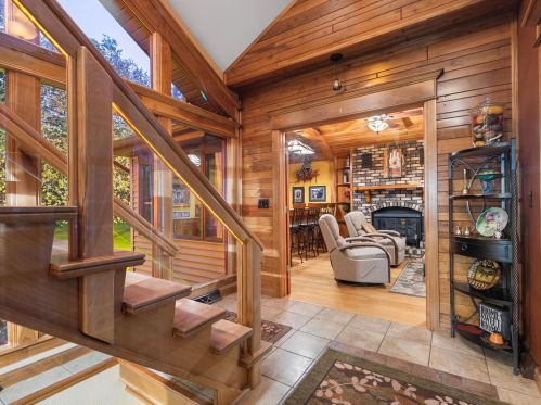 1410 Whitewater Dr, Manitowoc WI 54220-9437 exterior